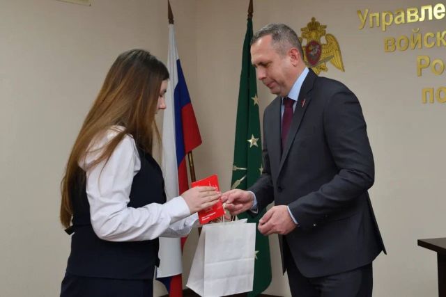 В Майкопе вручили паспорта школьникам в рамках программы Движения Первых 