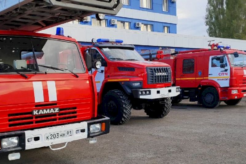 Спасатели в Адыгее по семь раз выезжали на пожары и ДТП в течение недели 