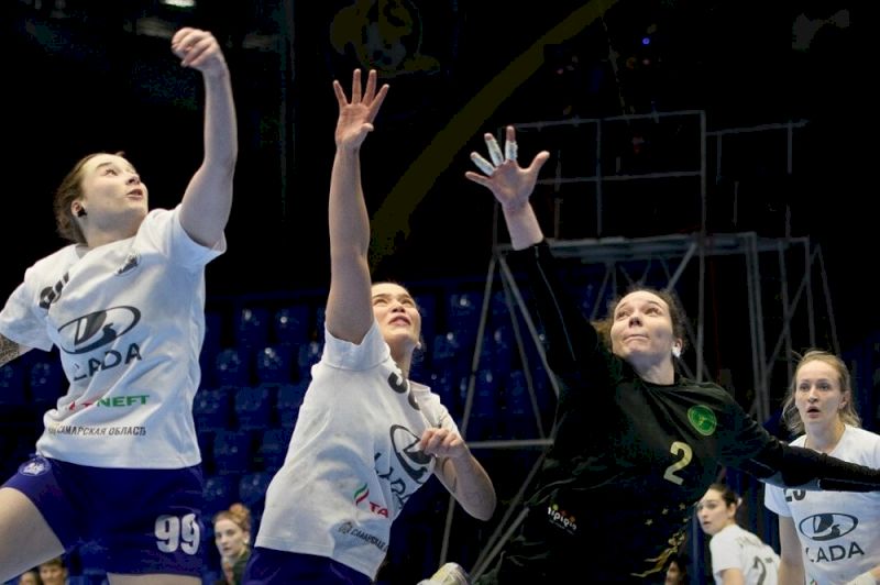 Гандбольный клуб «АГУ-Адыиф» крупно уступил тольяттинской «Ладе» в гостях