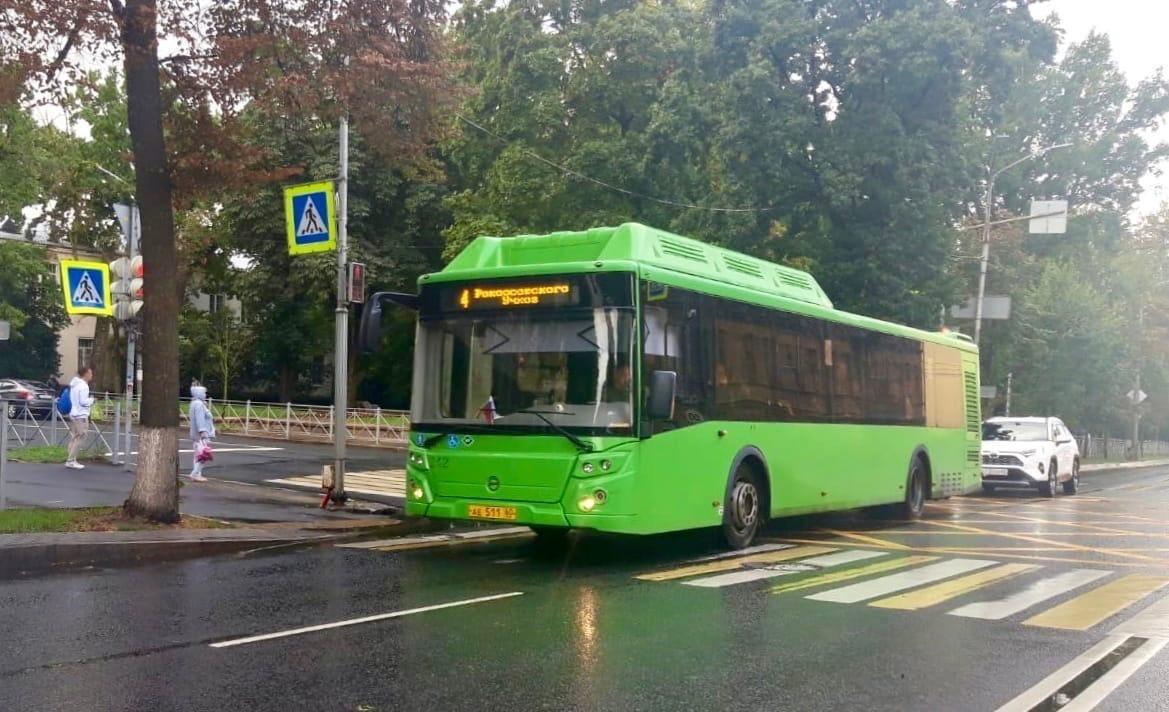 Автобус псков рокоссовского. Автобус. Псковский автобус. Автобус Псков. Автобус 2.