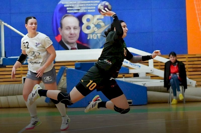 Майкопский гандбольный клуб АГУ-«Адыиф» вышел в 1/4 финала Кубка России