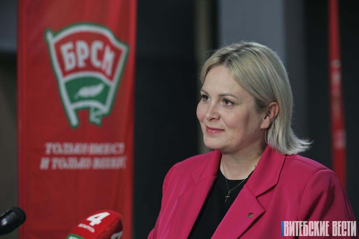 Умные скамейки, уличная сцена, медиастудия: молодежные инициативы меняют облик Витебской области