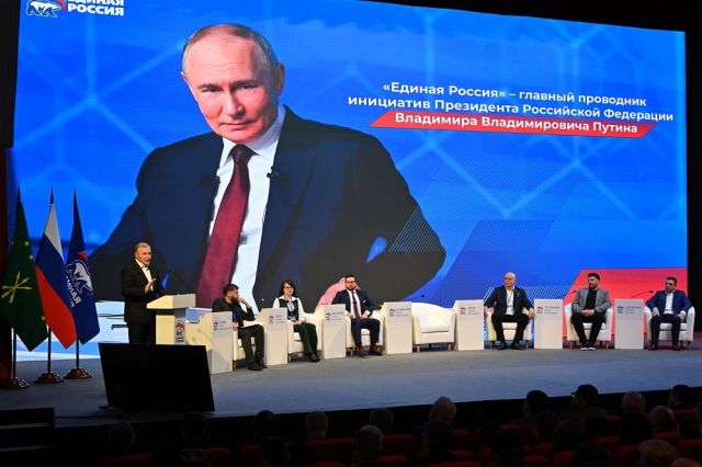 Глава Адыгеи выступил на пленарной сессии форума «Единой России» в Майкопе