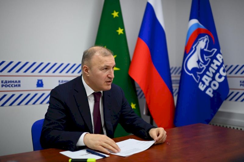 Глава Адыгеи рассмотрел обращения жителей в рамках декады приёмов граждан