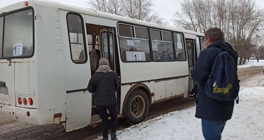 Автобус киров кирово чепецк. Автобусы Киров. Пригородные автобусы фото. Кирово-Чепецк транспорт. Новотранс 4 Кирово-Чепецк.