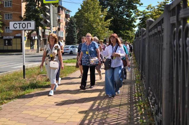 В Майкопе для граждан старшего поколения провели экскурсию по городу