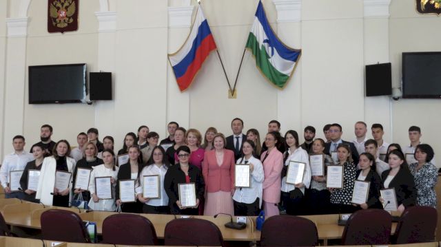 В Парламенте КБР наградили будущих законодателей