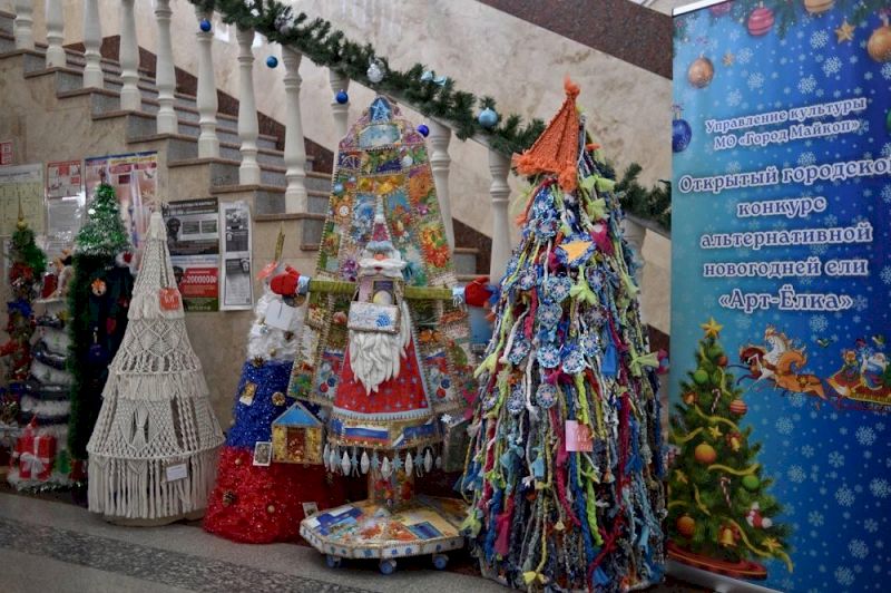 В Майкопе продолжается приём заявок на ежегодный конкурс «Арт-ёлка – 2026»