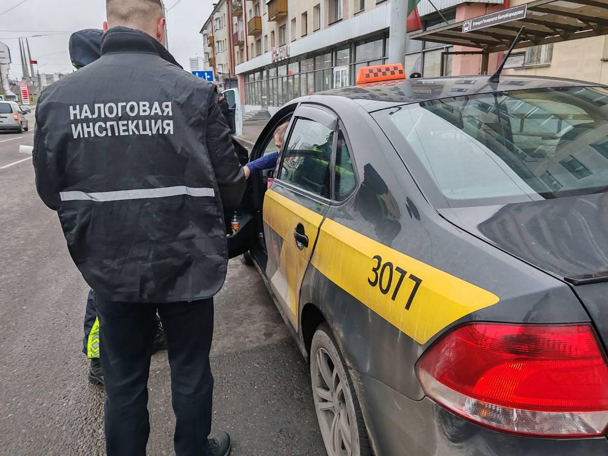 В Витебске усилен контроль за работой такси: МНС, ГАИ и Транспортная инспекция проверили перевозчиков