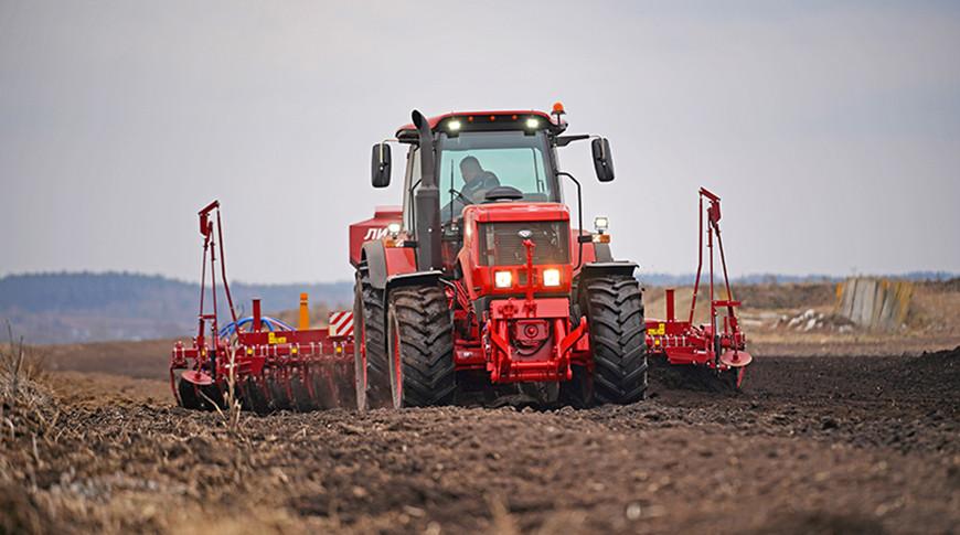 Оздоровление для техники: работы в ремонтных мастерских Поставщины не останавливаются даже в период сильных морозов