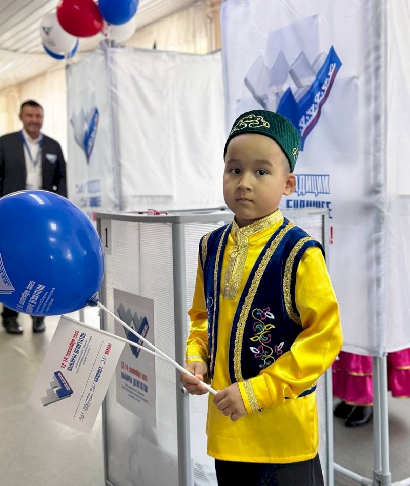 РЎРµРіРѕРґРЅСЏ, РІ РґРµРЅСЊ РІС‹Р±РѕСЂРѕРІ РґРµРїСѓС‚Р°С‚РѕРІ Р—Р°РєРѕРЅРѕРґР°С‚РµР»СЊРЅРѕРіРѕ РЎРѕР±СЂР°РЅРёСЏ РЇРќРђРћ, РёР·Р±РёСЂР°С‚РµР»СЊРЅС‹Р№ СѓС‡Р°СЃС‚РѕРє РїРѕСЃРµС‚РёР»Р° СЃР°Р»РµС…Р°СЂРґСЃРєР°СЏ СЃРµРјСЊСЏ РќРёСЏСЃРѕРІС‹С… - Р РёРЅР°С‚, Р�РЅРґР