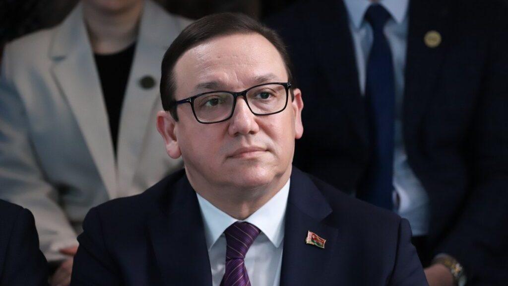 Оксм белоруссия код страны. Флаг республики белоруссии. Флаг беларуси 2022. Флаг беларуси 2022. Белорусские коды телефонов.